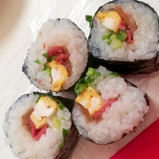 卵焼きとかんぴょうとハムと野沢菜漬け入り海苔巻き